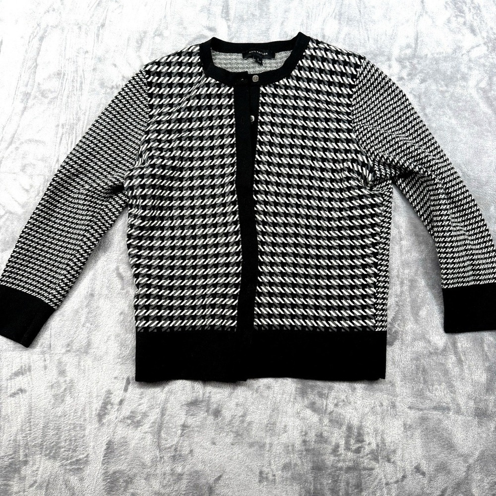 Ann Taylor Cardigan Sweater Women's S Geometric Print Black‎ White Gray Classy